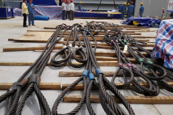 香蕉网在线观看钢丝绳索具在高空吊装作业