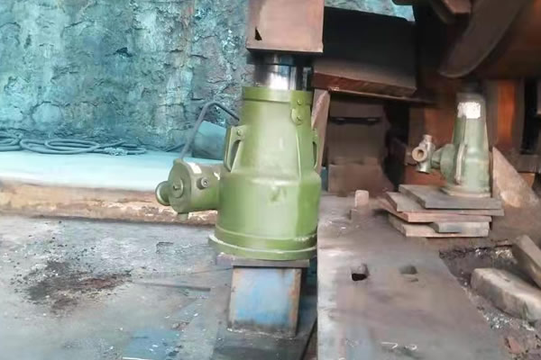 香蕉网在线观看螺旋千斤顶顶升作业设备检修工程